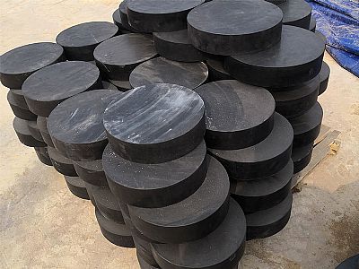 涧西区板式橡胶支座由若干层橡胶片与薄钢板经加压硫化